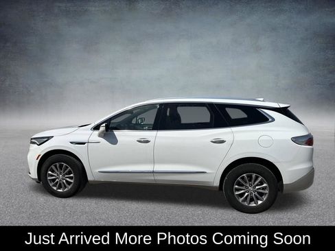 Used 2024 Buick Enclave Premium image 2