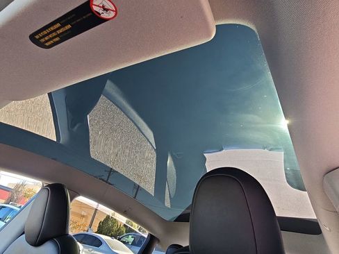 Used 2023 Tesla Model Y Performance image 19