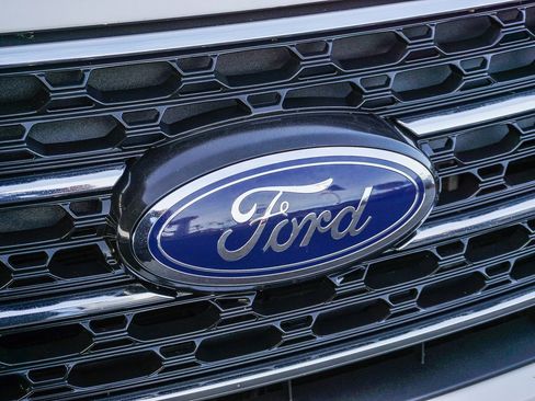 Certified 2022 Ford Explorer XLT image 12