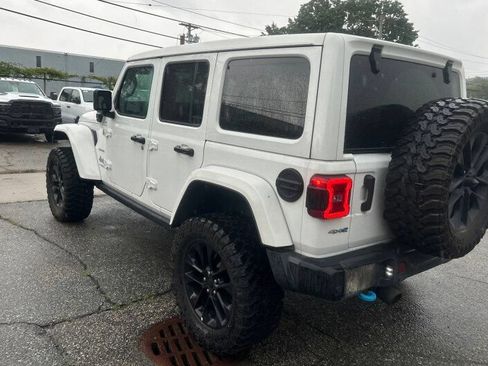 Used 2022 Jeep Wrangler Unlimited Sahara w/ Cold Weather Group AWD/4WD image 3