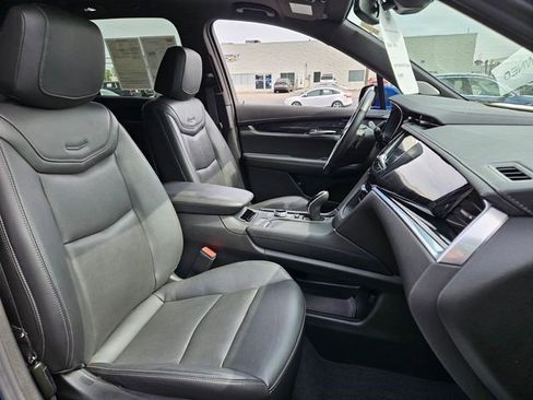 Certified 2025 Cadillac XT6 Premium Luxury FWD image 20