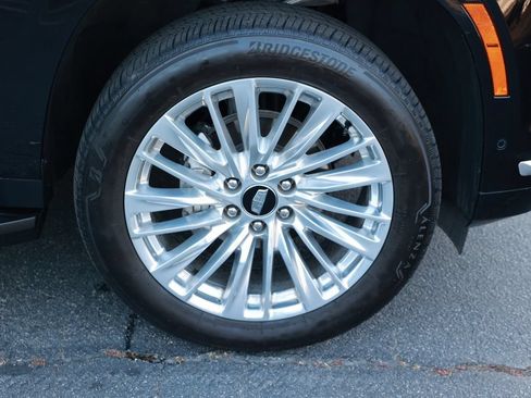 Used 2025 Cadillac Escalade ESV Premium Luxury AWD/4WD image 10