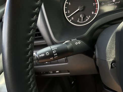 Used 2025 Nissan Rogue SV FWD image 32