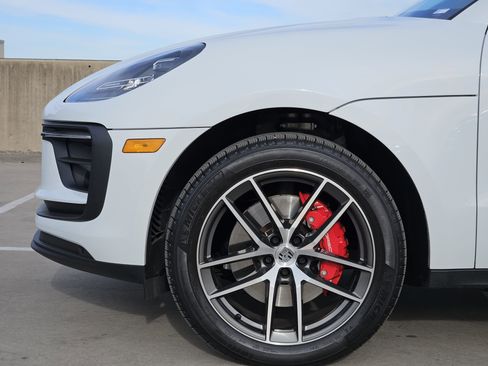 Certified 2025 Porsche Macan S image 13