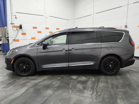 Used 2021 Chrysler Voyager Lxi image 9