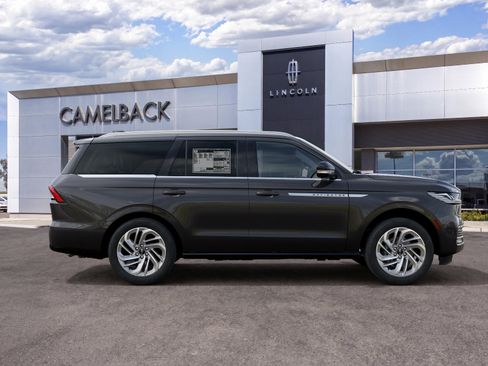 New 2027 Lincoln Navigator Reserve AWD/4WD image 30