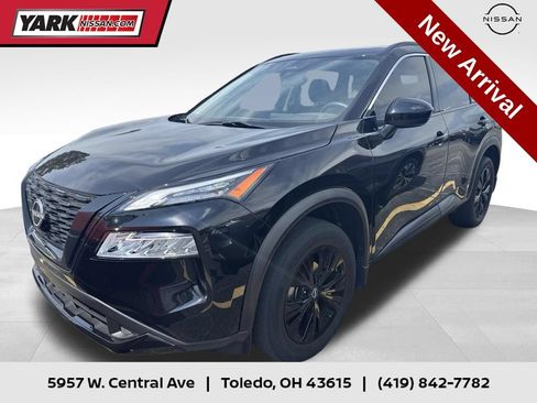 Certified 2023 Nissan Rogue SV w/ SV Premium B Package AWD/4WD image 1