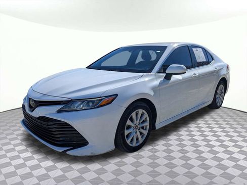 Used 2018 Toyota Camry LE image 8