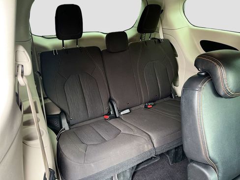 Used 2018 Chrysler Pacifica Touring Plus w/ Tire & Wheel Group image 31