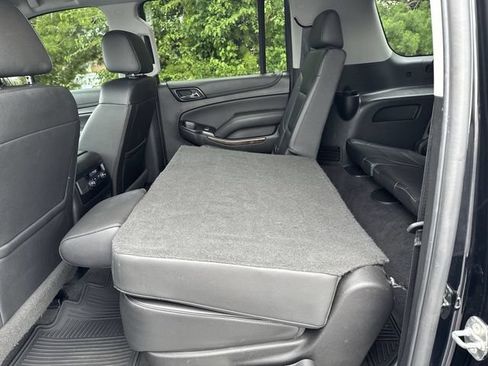 Used 2019 Chevrolet Suburban LT RWD image 13