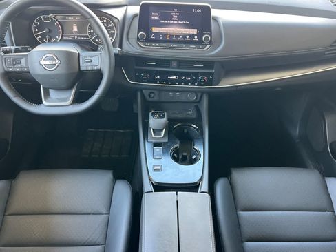 Used 2025 Nissan Rogue SV w/ SV Premium Package FWD image 4