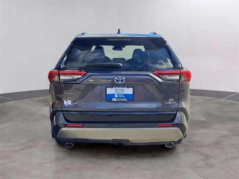 Used 2024 Toyota RAV4 SE image 5