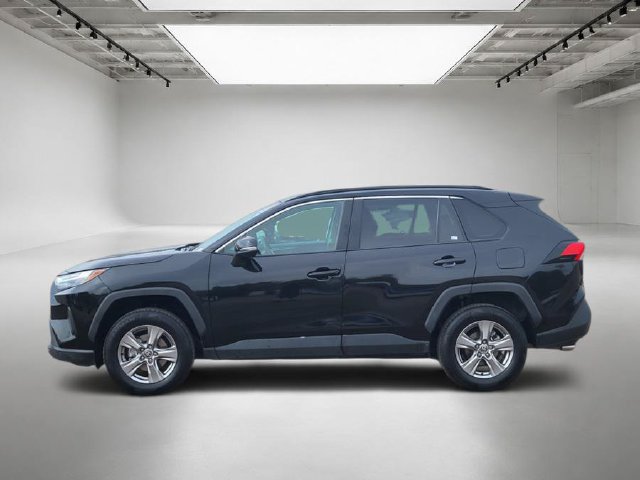 Used 2025 Toyota RAV4 XLE AWD/4WD image 2