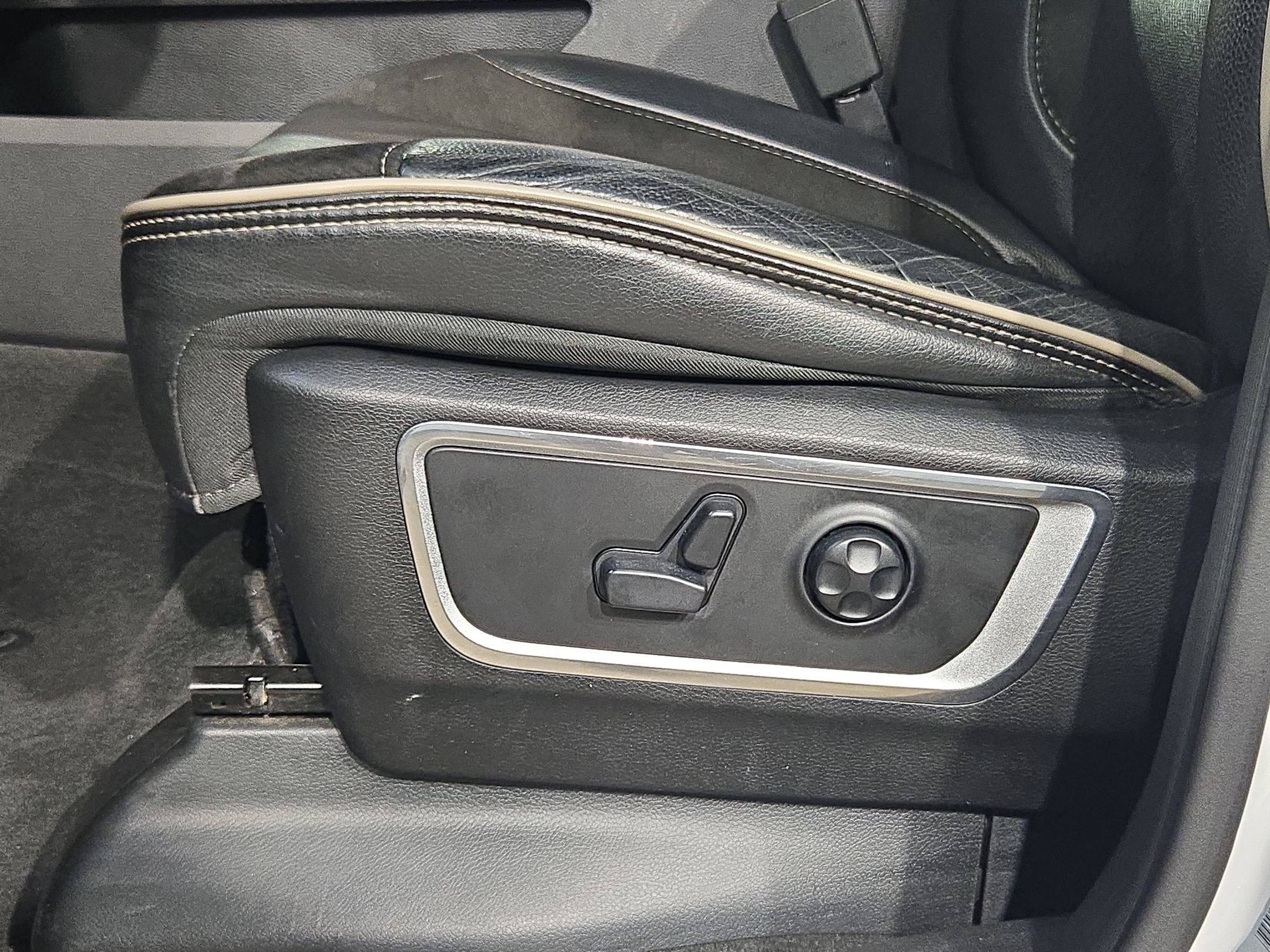 Used 2019 RAM 1500 Laramie AWD/4WD image 23