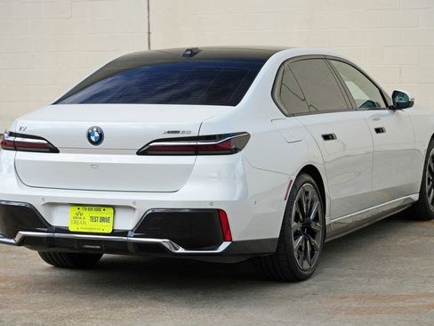Used 2023 BMW i7 xDrive60 w/ Executive Package 2 AWD/4WD image 64