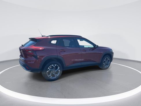 Used 2024 Chevrolet Trax LT w/ Driver Confidence Package image 9