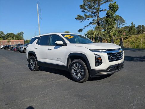 Used 2025 Chevrolet Equinox LT AWD/4WD image 2