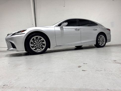Used 2018 Lexus LS 500 w/ Accessory Package (Z1) RWD image 26