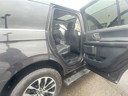 Certified 2025 Ford Expedition Platinum AWD/4WD image 18