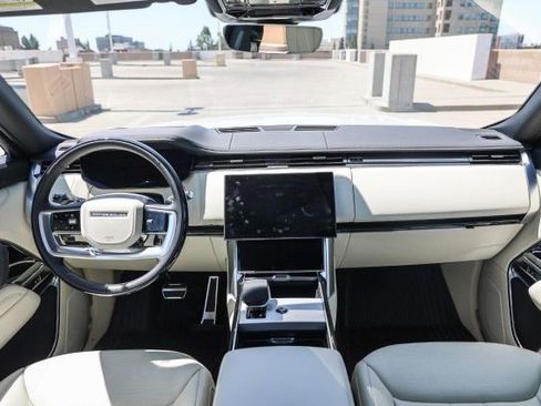 New 2025 Land Rover Range Rover SE image 13
