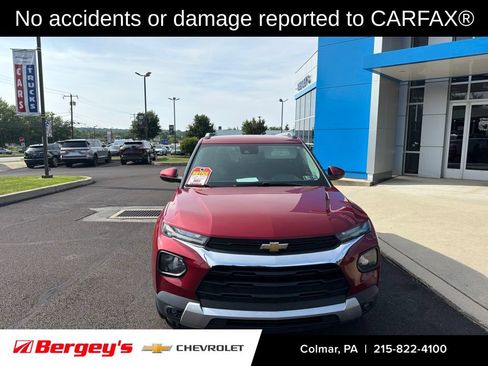 Used 2021 Chevrolet TrailBlazer LT w/ Driver Confidence Package FWD image 2