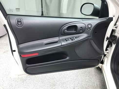 Used 2004 Dodge Intrepid SE image 8