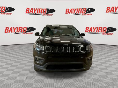 Used 2018 Jeep Compass Latitude w/ Popular Equipment Group AWD/4WD image 3