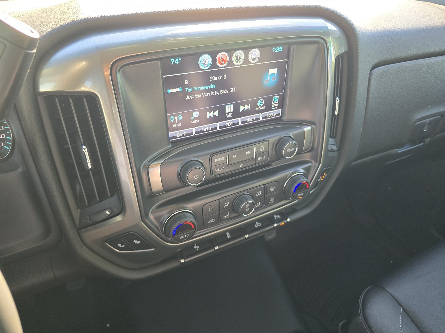 Certified 2018 Chevrolet Silverado 1500 LT w/ All Star Edition AWD/4WD image 36