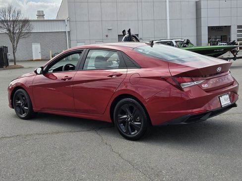 Used 2023 Hyundai Elantra SEL image 3