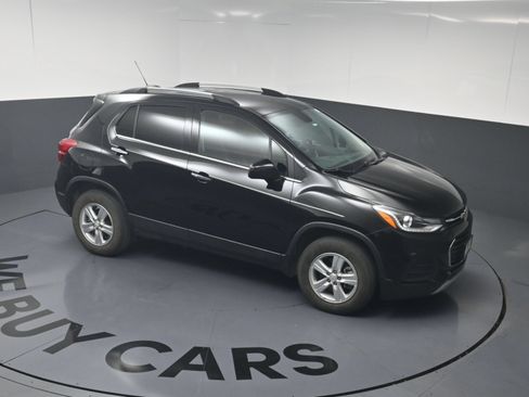 Used 2020 Chevrolet Trax LT w/ LT Convenience Package AWD/4WD image 23
