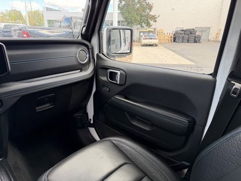 Used 2024 Jeep Wrangler High Altitude AWD/4WD image 10