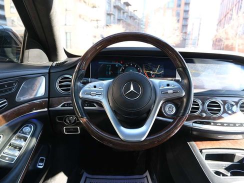 Used 2018 Mercedes-Benz S 560 4MATIC Sedan w/ Premium Package image 36