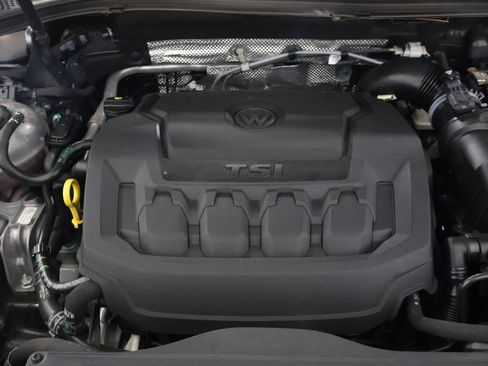 Used 2021 Volkswagen Tiguan SE image 28