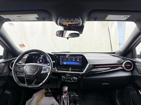 Used 2024 Chevrolet Trax RS w/ Sunroof Package FWD image 33