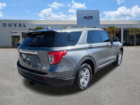 Used 2022 Ford Explorer XLT image 3