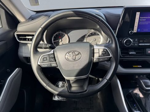 Used 2023 Toyota Highlander XLE image 17