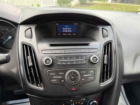 Used 2015 Ford Focus SE image 21