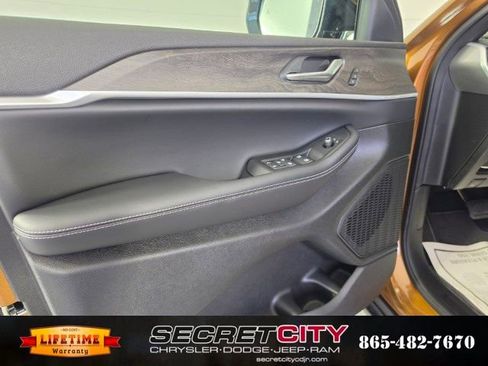 New 2026 Jeep Grand Cherokee Limited AWD/4WD image 12