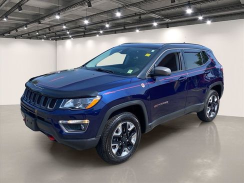 Used 2018 Jeep Compass Trailhawk w/ Leather Interior Group AWD/4WD image 3