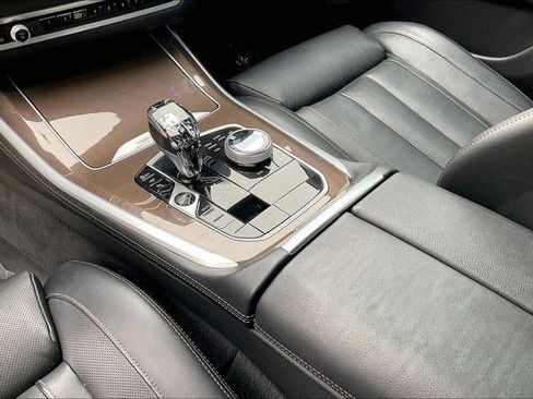 Used 2022 BMW X5 xDrive40i w/ Luxury Seating Package image 17