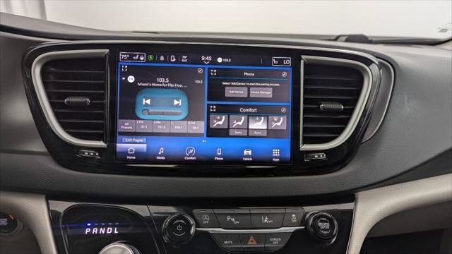 Used 2023 Chrysler Pacifica Touring-L FWD image 27
