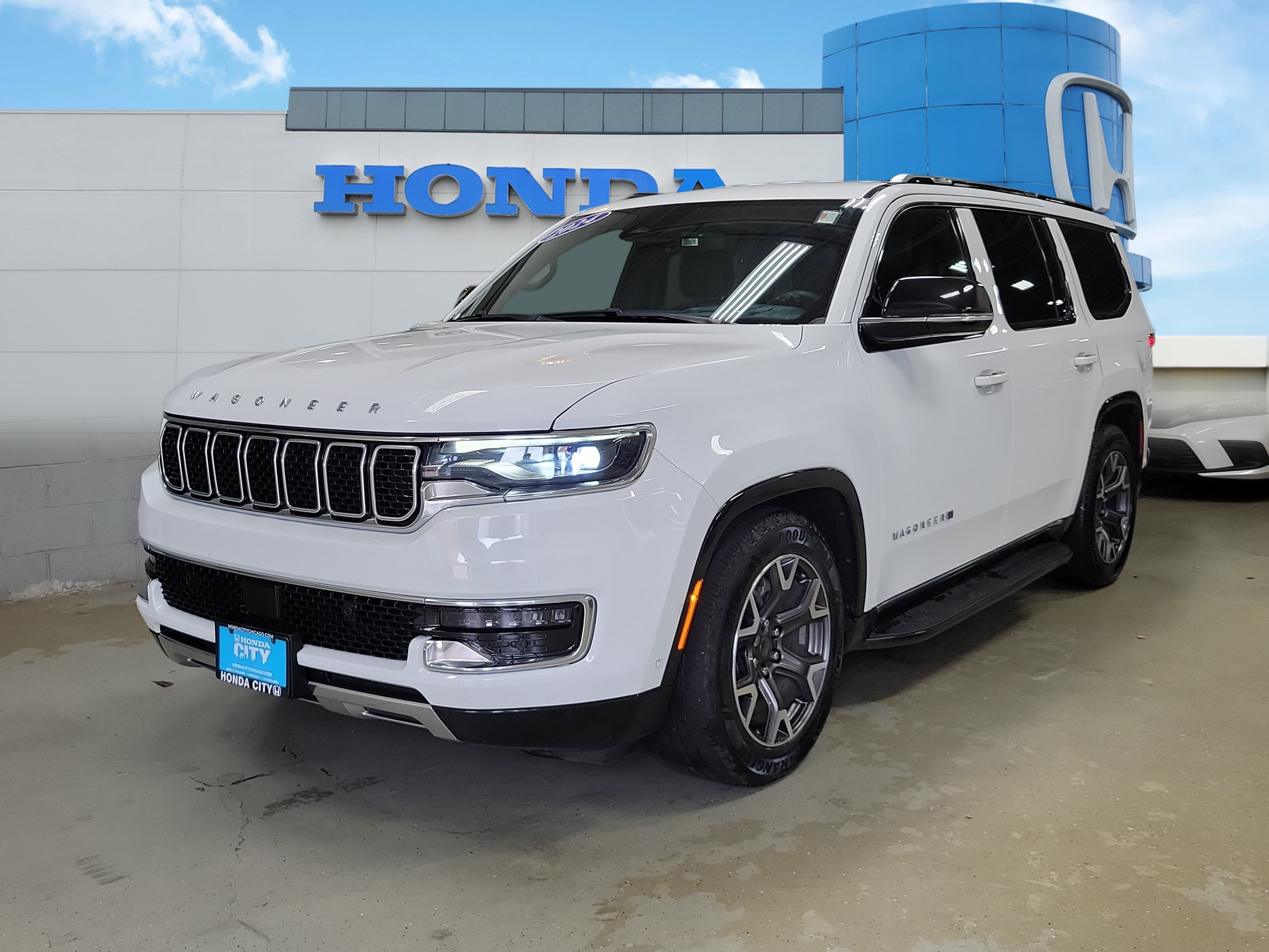 Used 2024 Jeep Wagoneer Series III AWD/4WD image 2