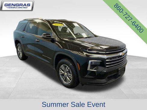 Used 2024 Chevrolet Traverse LT w/ Trailering Package AWD/4WD image 1