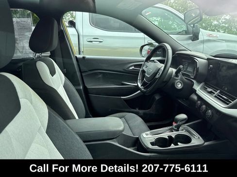 Used 2024 Chevrolet Trax RS w/ Driver Confidence Package FWD image 3