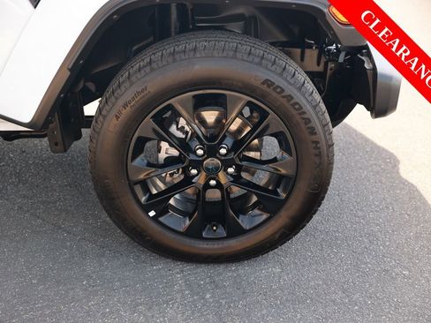 Used 2025 Jeep Wrangler Unlimited Sahara w/ Safety Group AWD/4WD image 9