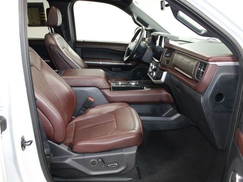 Used 2024 Ford Expedition Limited image 31
