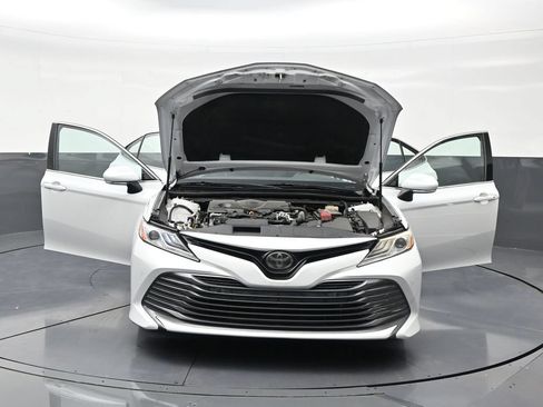 Used 2018 Toyota Camry XLE FWD image 33