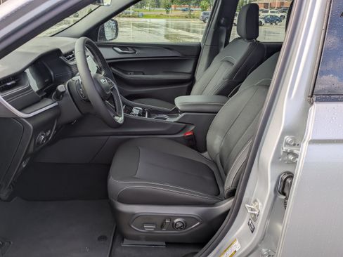 New 2026 Jeep Grand Cherokee L Laredo RWD image 8