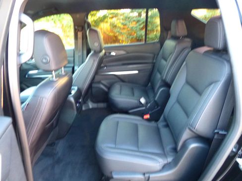 Used 2024 Chevrolet Traverse LT w/ Midnight/Sport Edition image 39