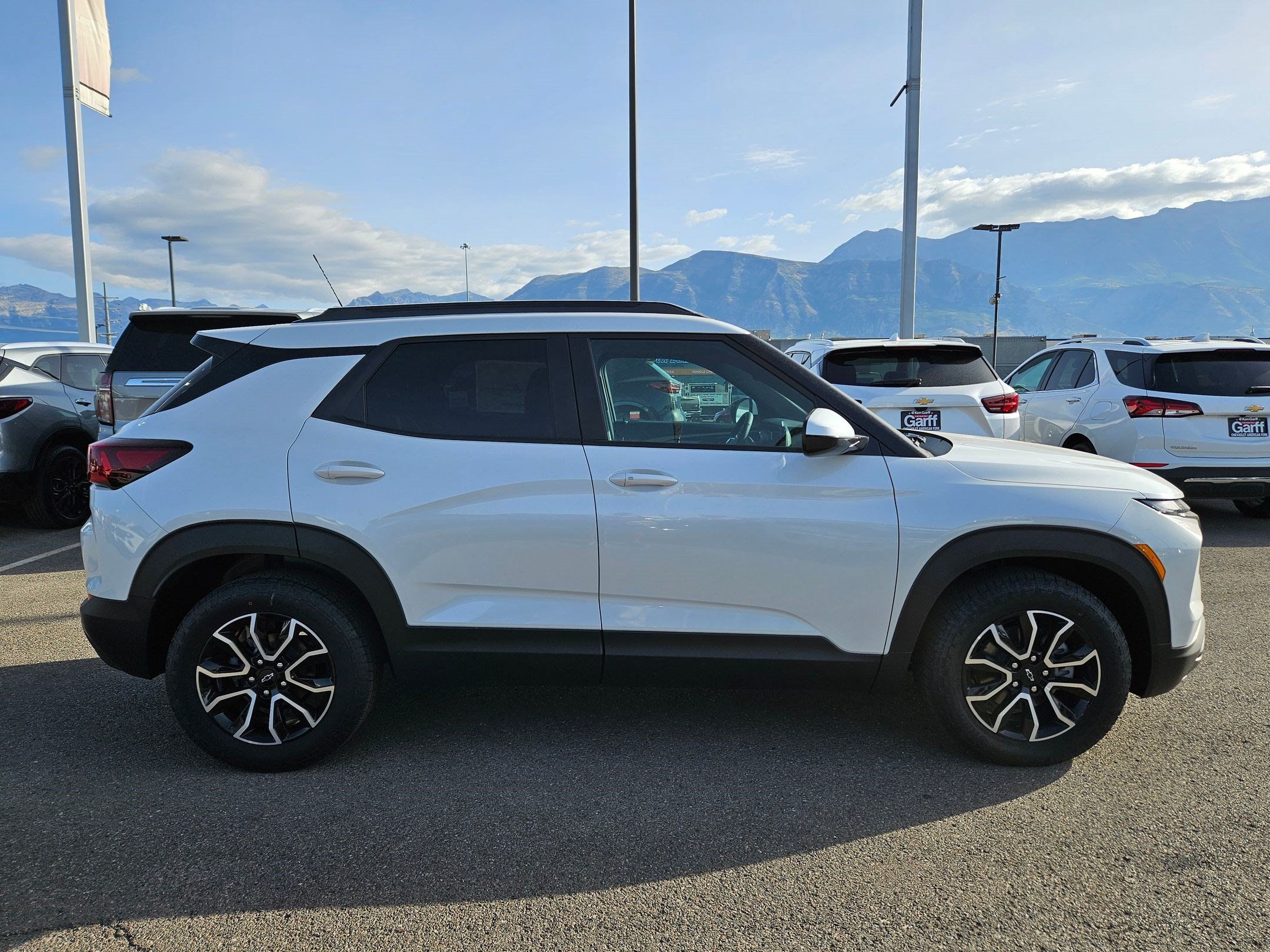 New 2025 Chevrolet TrailBlazer ACTIV w/ Convenience Package FWD image 2